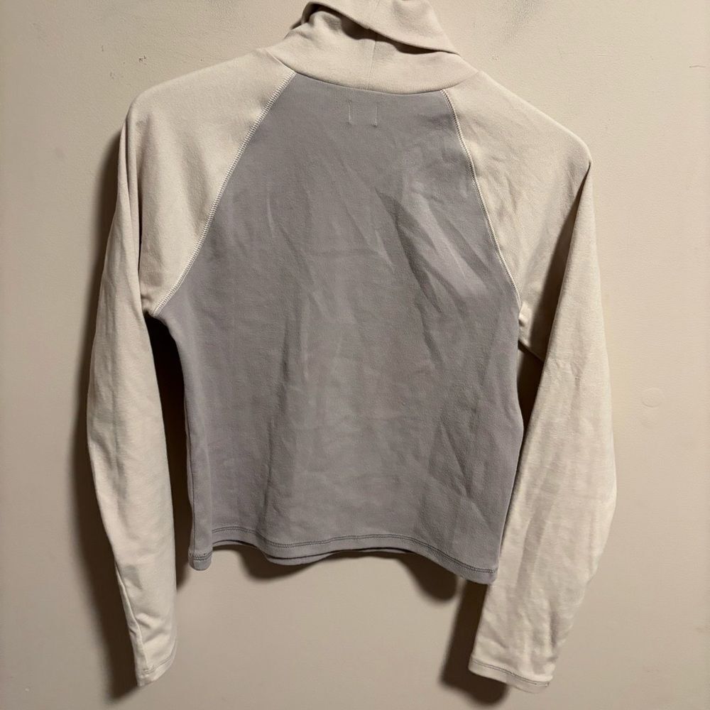 Aritzia Sunday Best Colorblock Turtle Neck Long Sleeve Crop T-Shirt- Size Large - Picture 3 of 8